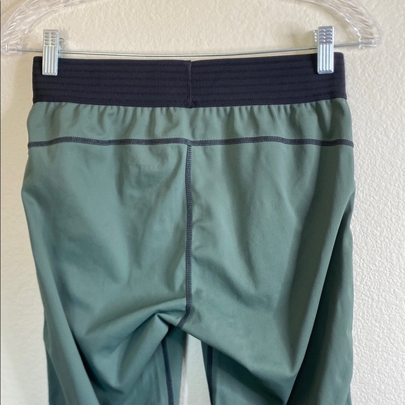 Athleta x Derek Lam 10C women’s green leggings Sz medium EUC - Picture 3 of 5